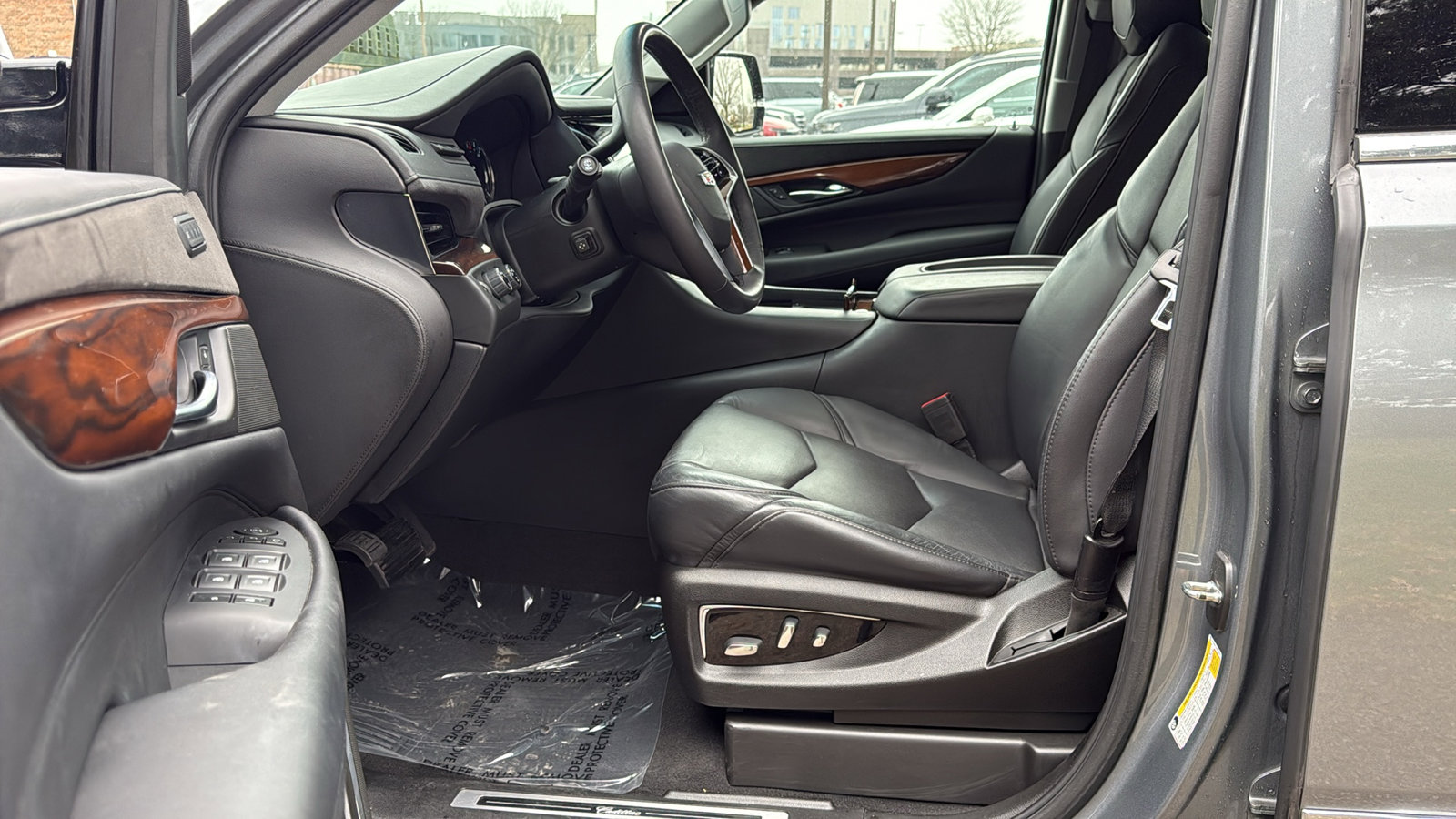 Used 2018 Cadillac Escalade Luxury image 8