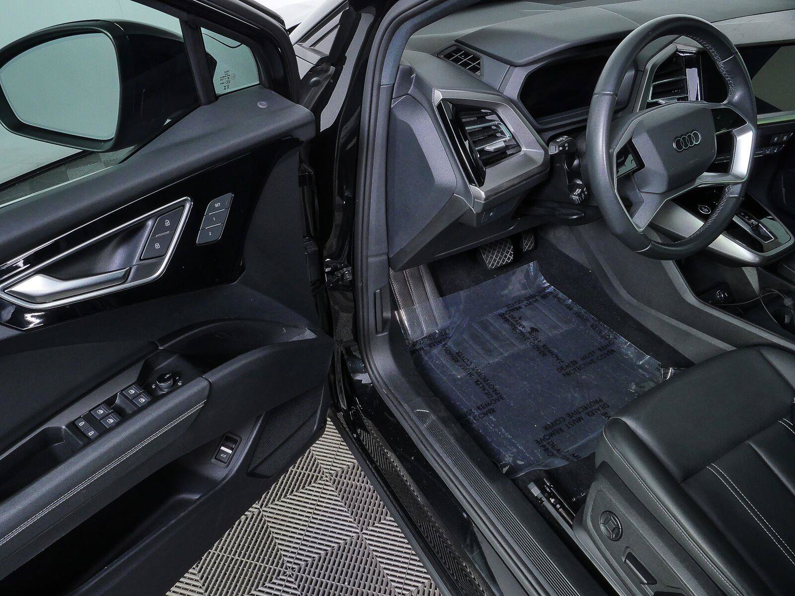 Used 2023 Audi Q4 e-tron Premium Plus w/ Premium Plus RWD image 7