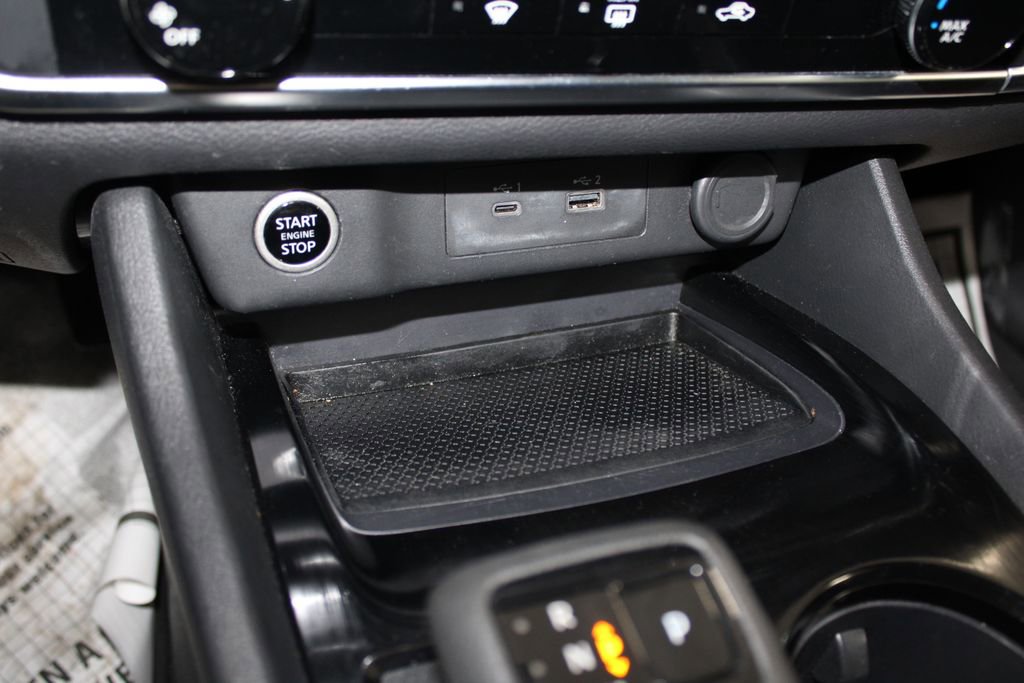 Used 2023 Nissan Rogue S image 48