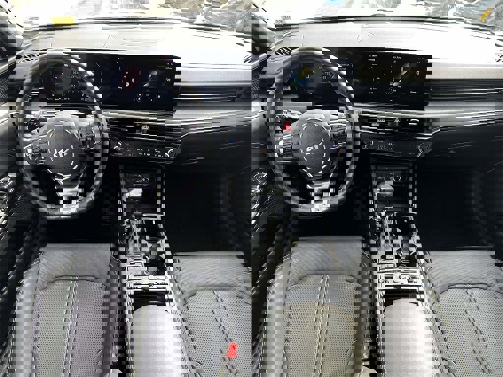 Certified 2025 Kia K5 GT w/ GT1 Package image 16