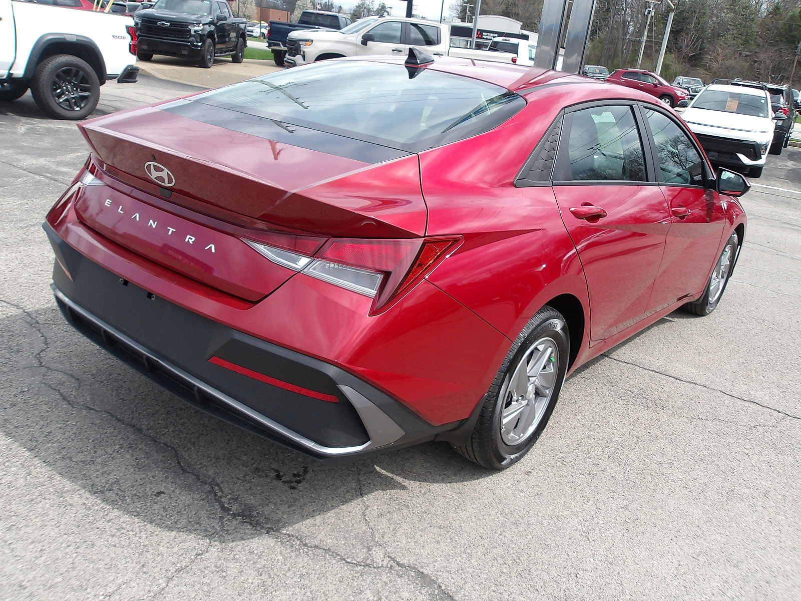 Certified 2025 Hyundai Elantra SE image 7