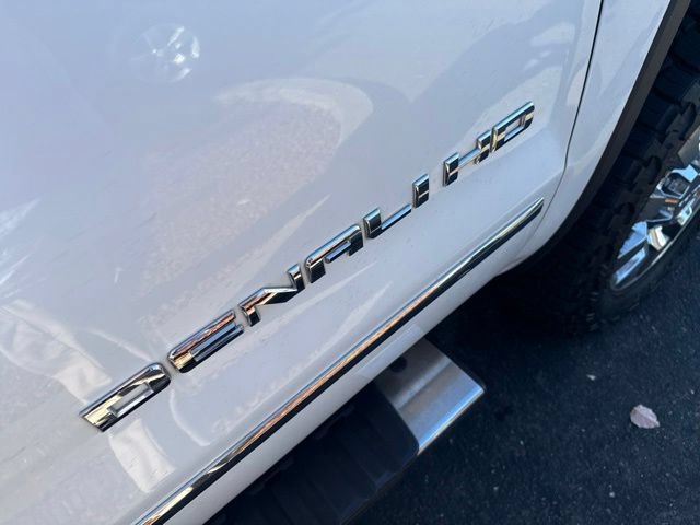Used 2018 GMC Sierra 2500 Denali w/ Duramax Plus Package AWD/4WD image 5
