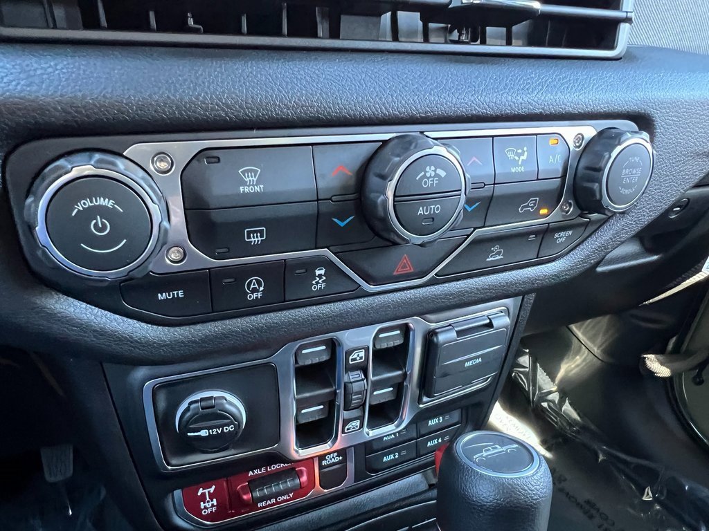 New 2025 Jeep Gladiator Willys image 28