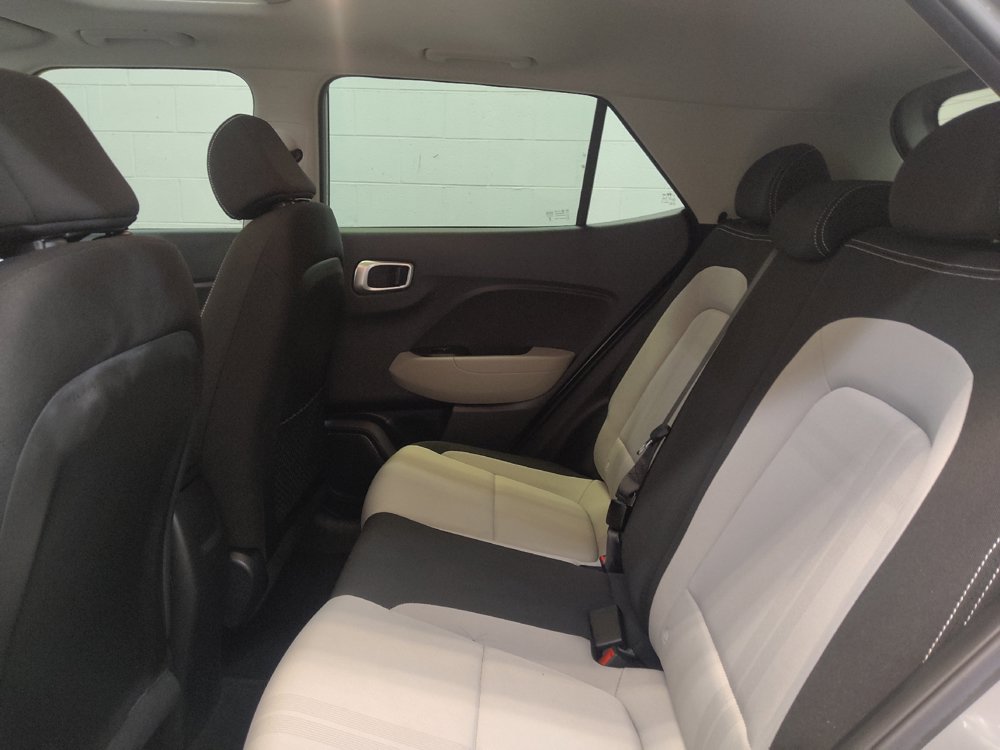 Used 2023 Hyundai Venue SEL FWD image 18