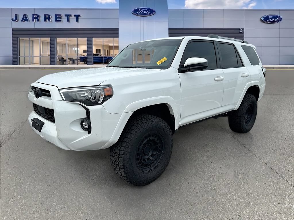 Used 2024 Toyota 4Runner SR5 AWD/4WD image 2