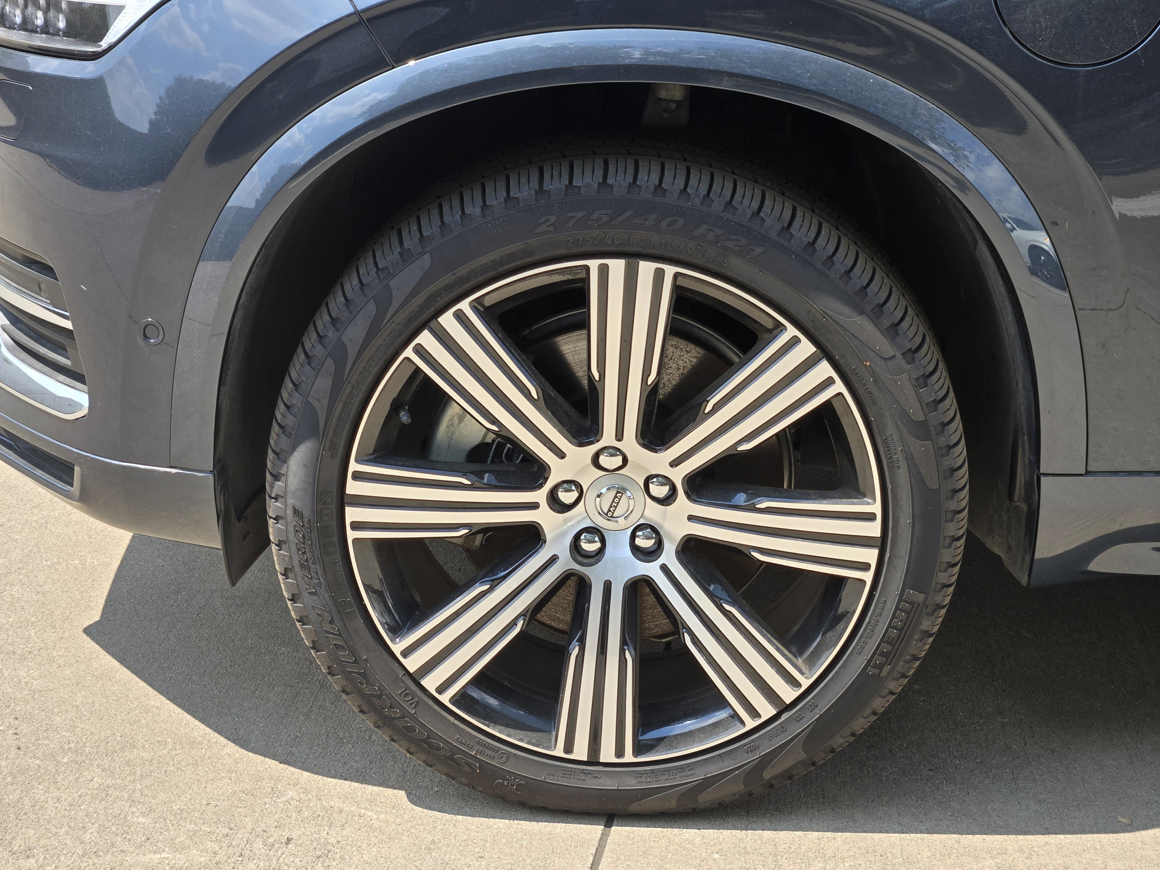 Certified 2025 Volvo XC90 T8 Plus w/ Protection Package Premier image 13