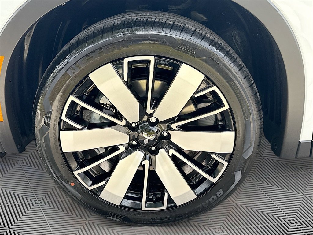 New 2025 Mitsubishi Outlander SE image 34