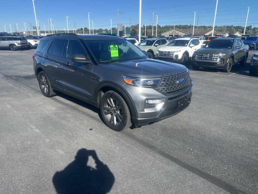 Used 2021 Ford Explorer XLT w/ Equipment Group 202A AWD/4WD image 2