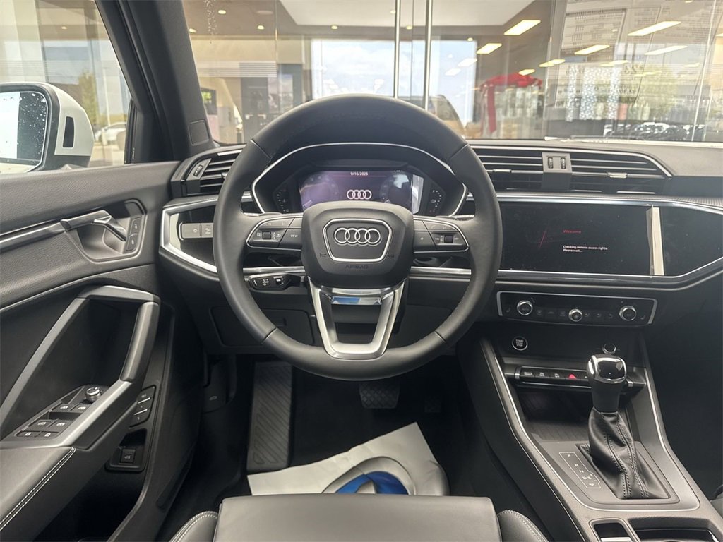 New 2025 Audi Q3 2.0T Premium image 11