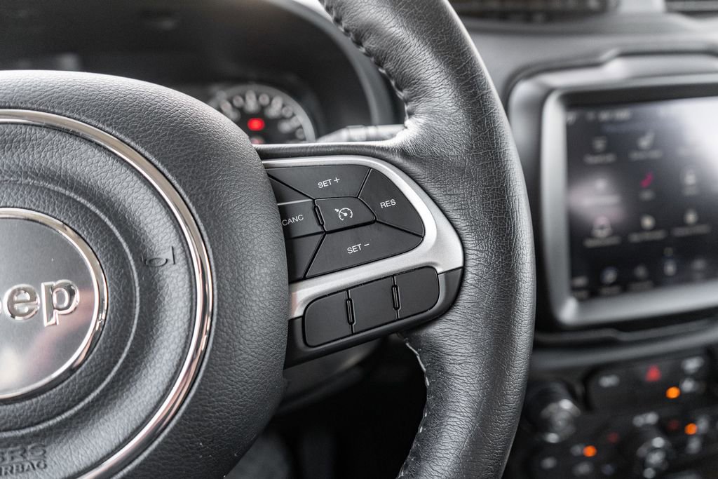 Used 2023 Jeep Renegade Latitude w/ Premium Group AWD/4WD image 22