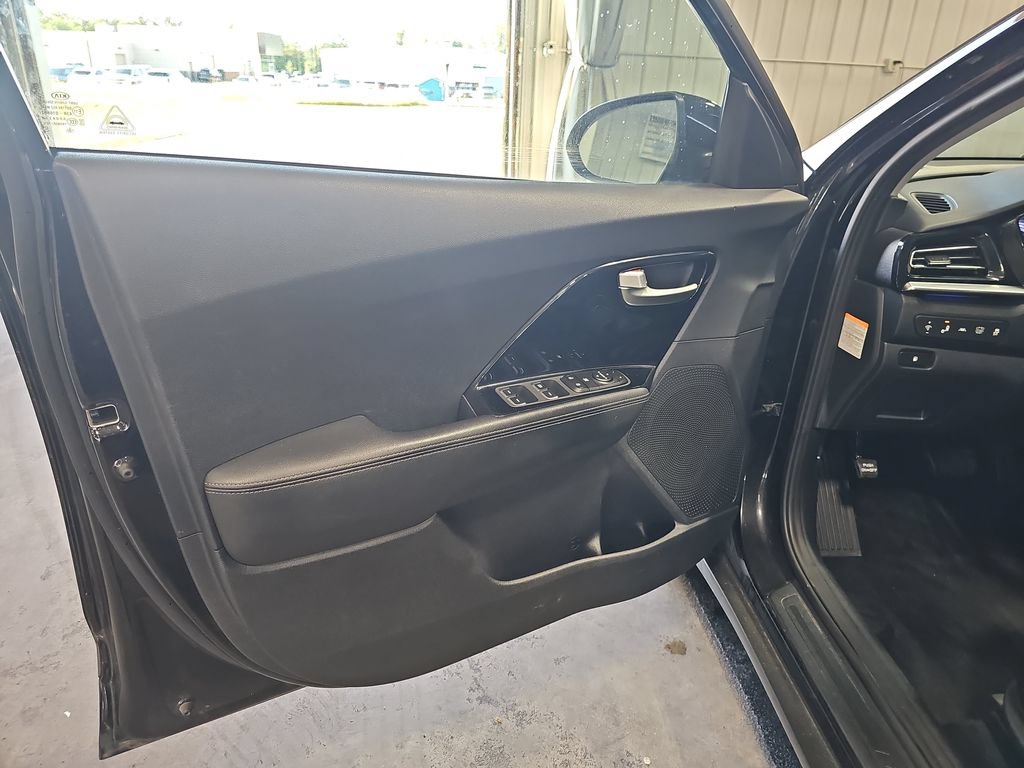 Used 2021 Kia Niro LXS FWD image 26
