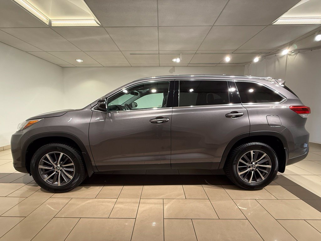 Used 2019 Toyota Highlander XLE AWD/4WD image 2