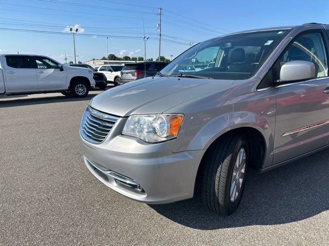 Used 2015 Chrysler Town & Country Touring FWD image 28