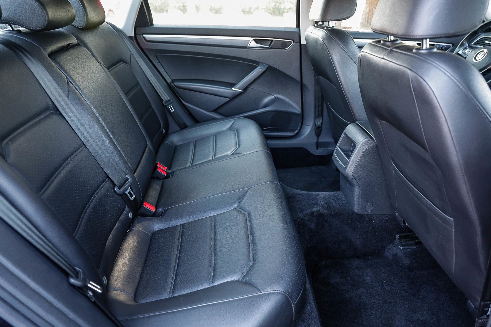 Used 2018 Volkswagen Passat 2.0T R-Line image 17