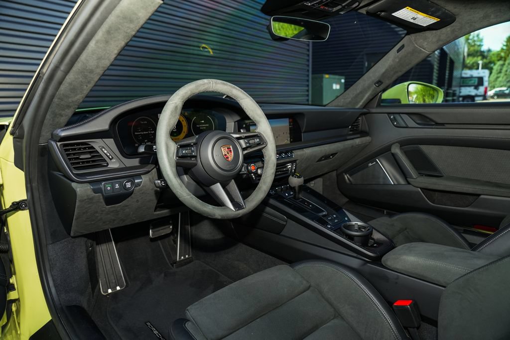Certified 2025 Porsche 911 Carrera GTS RWD image 4