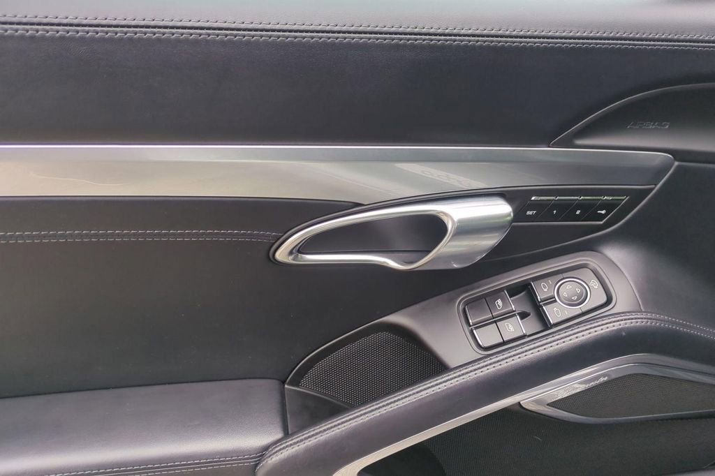 Used 2015 Porsche 911 Turbo image 22