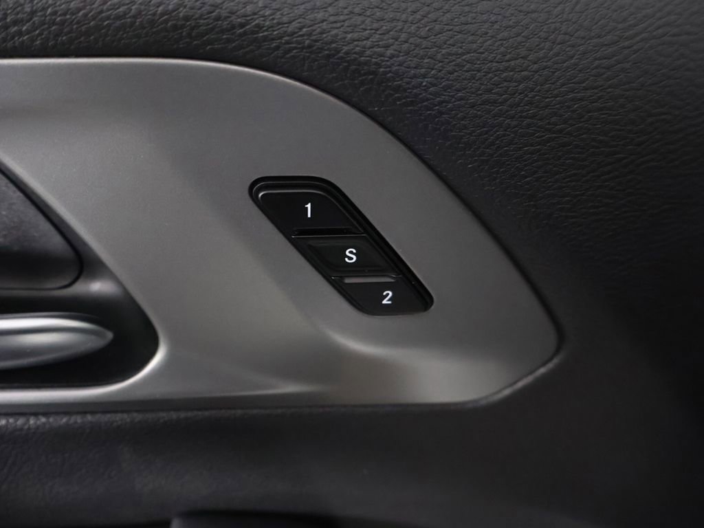 Used 2025 Chrysler Pacifica Select FWD image 37