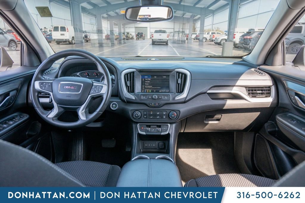 Used 2024 GMC Terrain SLE image 3