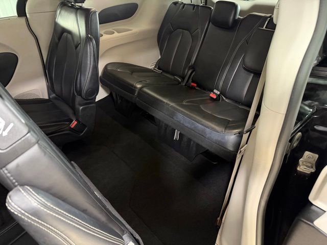 Used 2024 Chrysler Pacifica Touring-L image 11