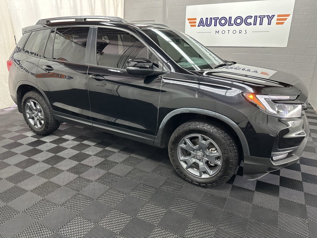 Used 2025 Honda Passport TrailSport image 2