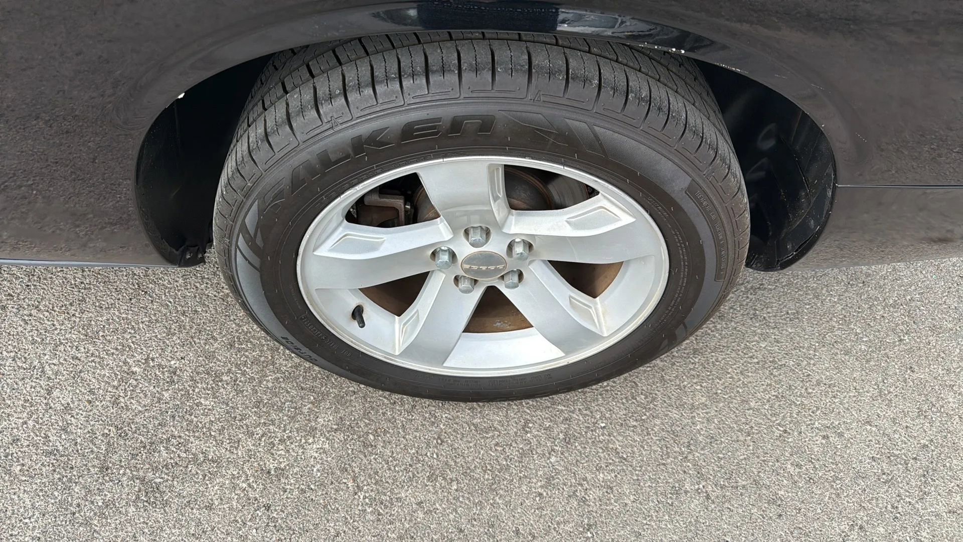 Used 2014 Dodge Challenger SXT RWD image 28