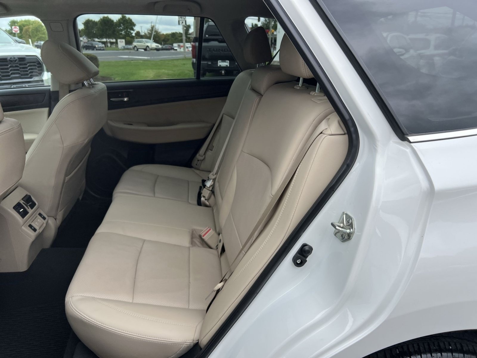 Used 2019 Subaru Outback 3.6R Limited AWD/4WD image 25