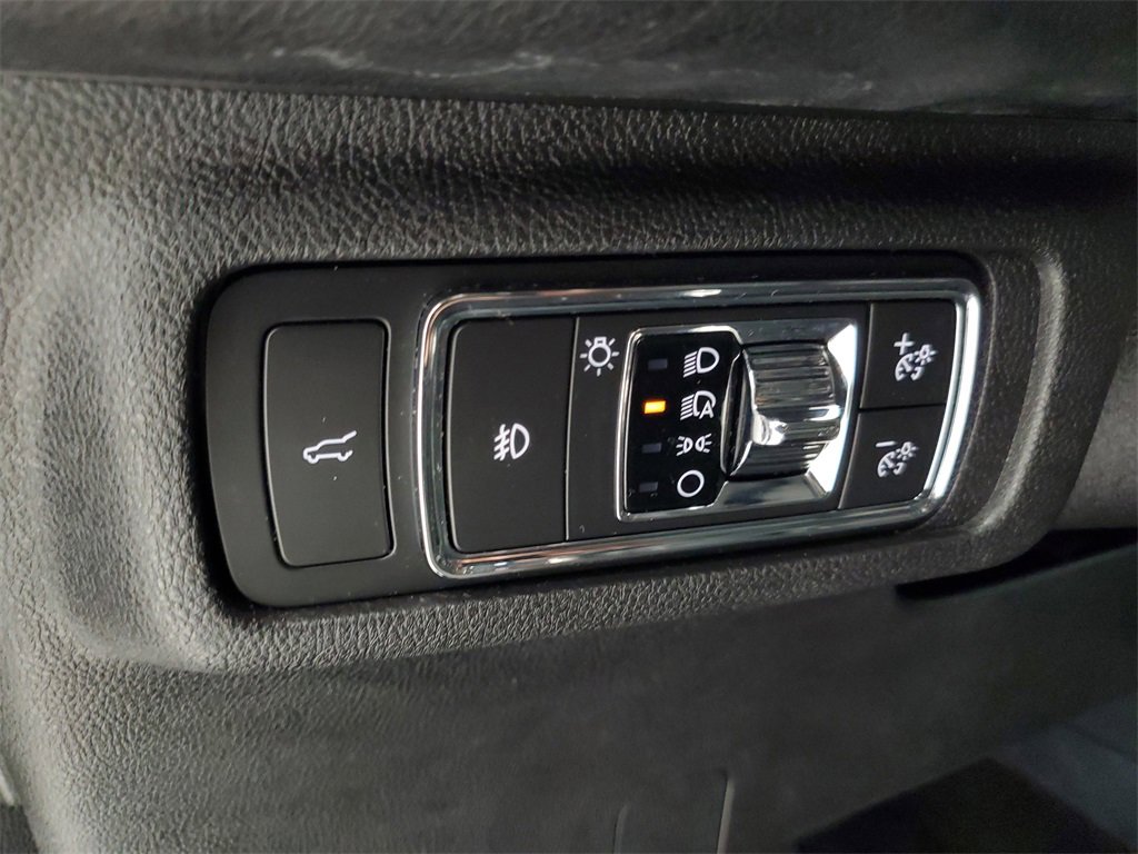 Used 2020 Lincoln Corsair Reserve w/ Equipment Group 201A image 12