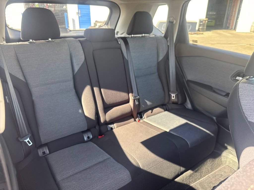 Used 2023 Nissan Rogue SV AWD/4WD image 36