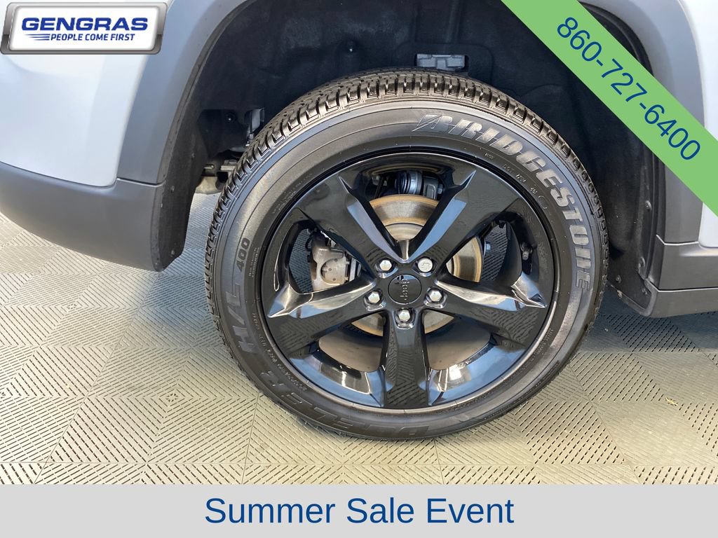 Used 2024 Jeep Grand Cherokee Altitude AWD/4WD image 35