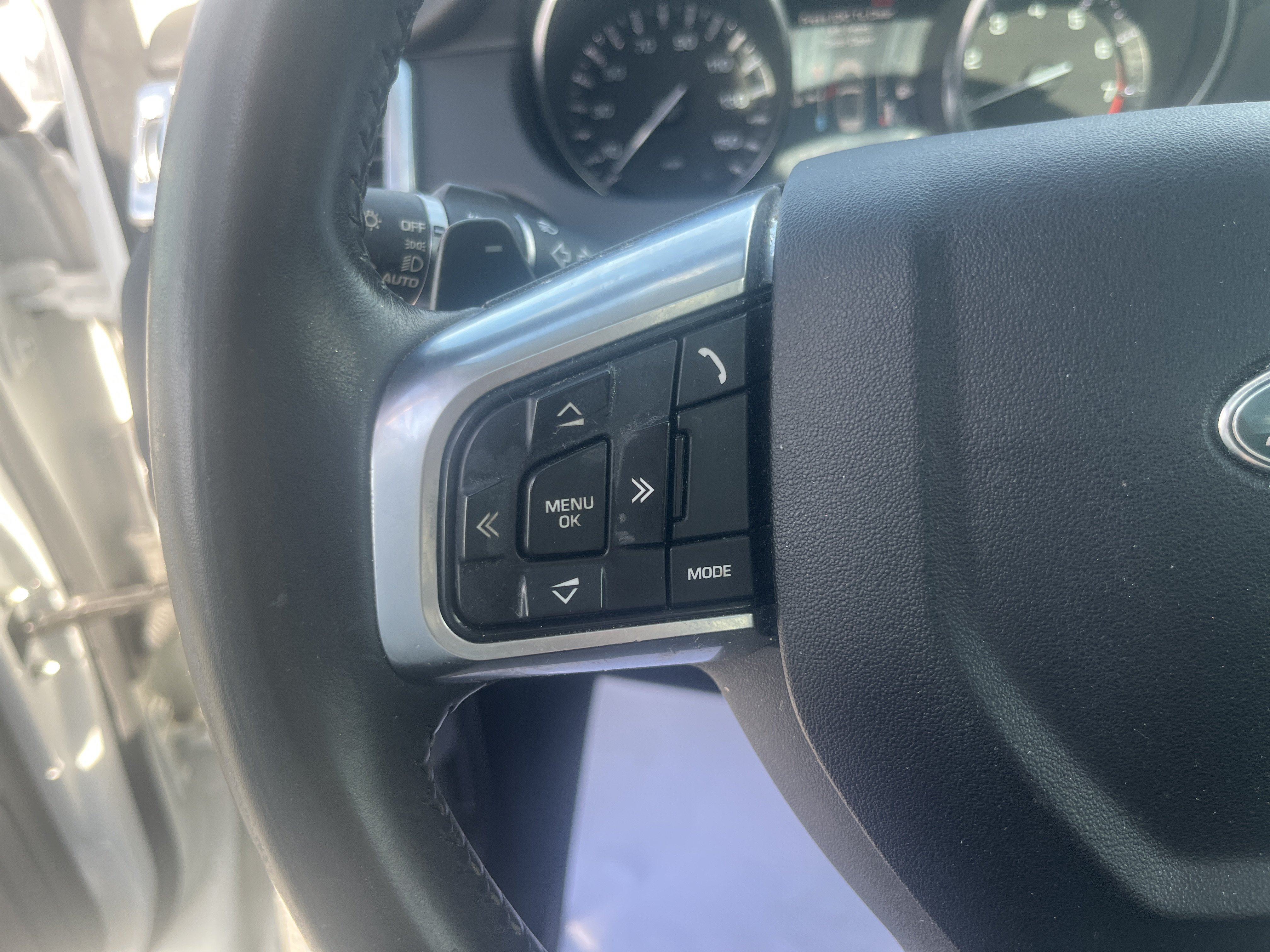 Used 2016 Land Rover Discovery Sport HSE AWD/4WD image 21