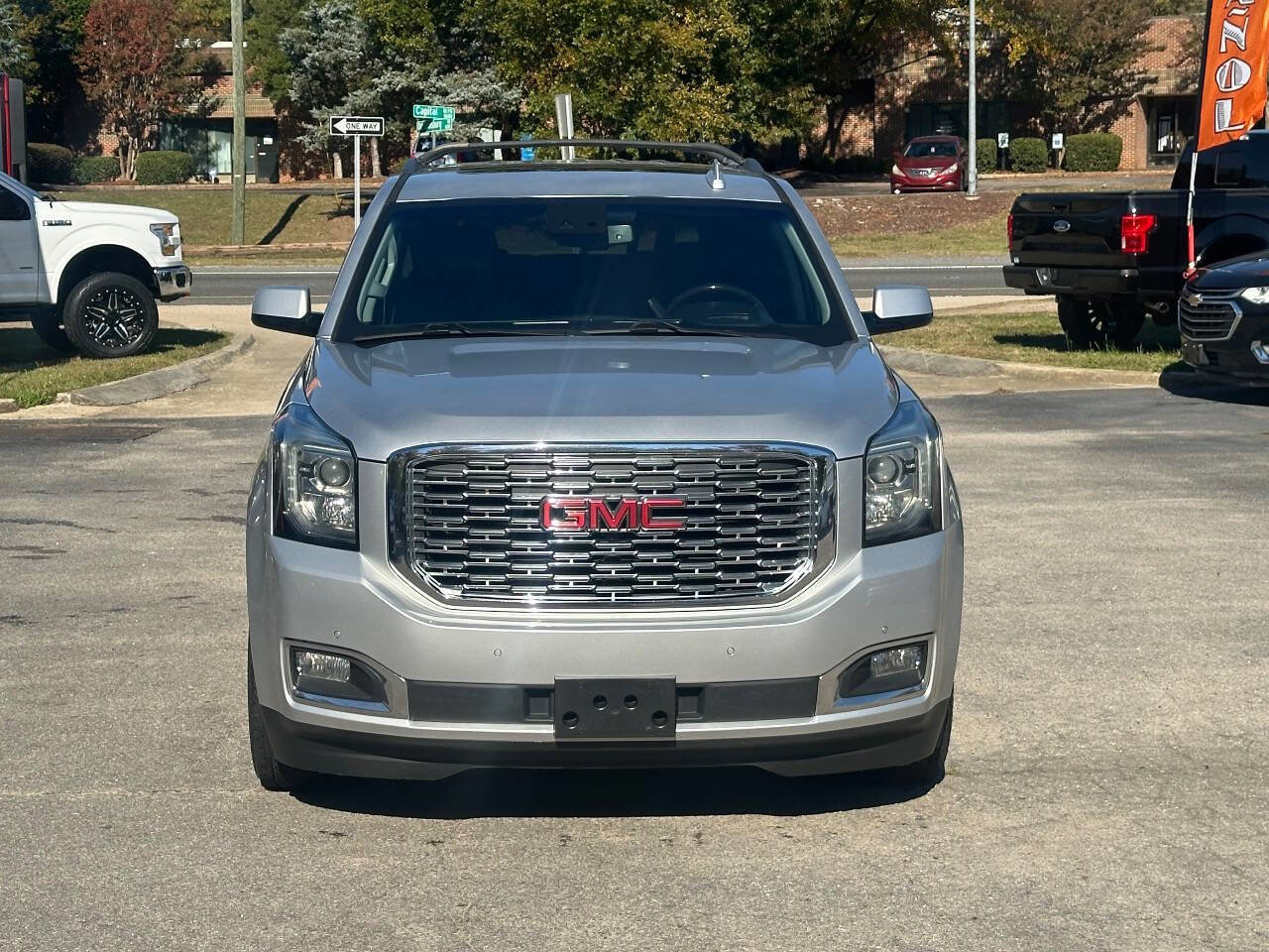 Used 2018 GMC Yukon Denali image 3