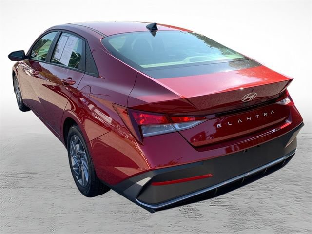 Certified 2024 Hyundai Elantra SEL FWD image 5