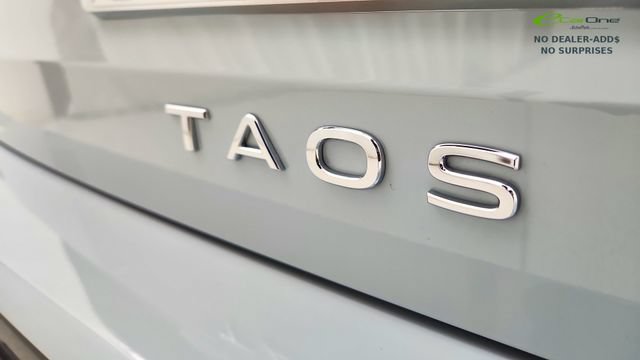 Used 2025 Volkswagen Taos SE AWD/4WD image 18