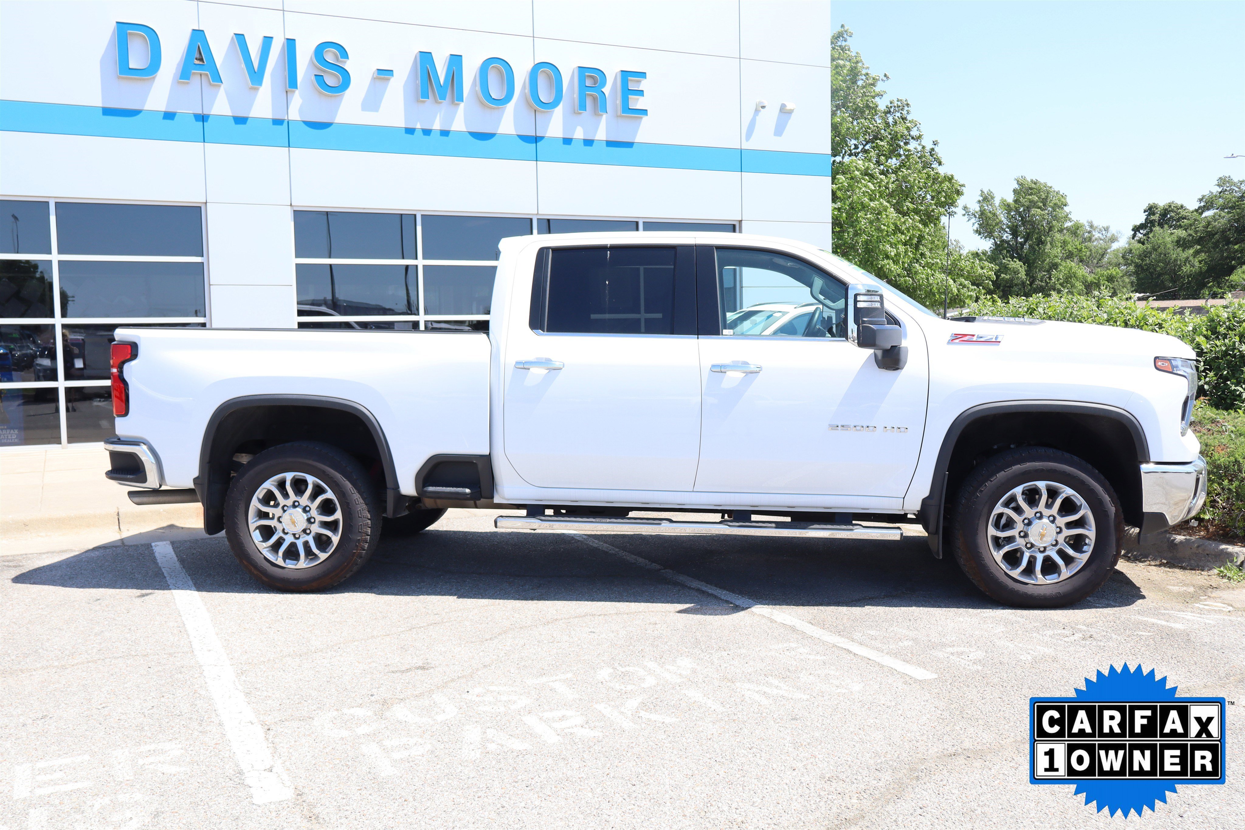 Used 2025 Chevrolet Silverado 2500 LTZ w/ LTZ Premium Package AWD/4WD image 5