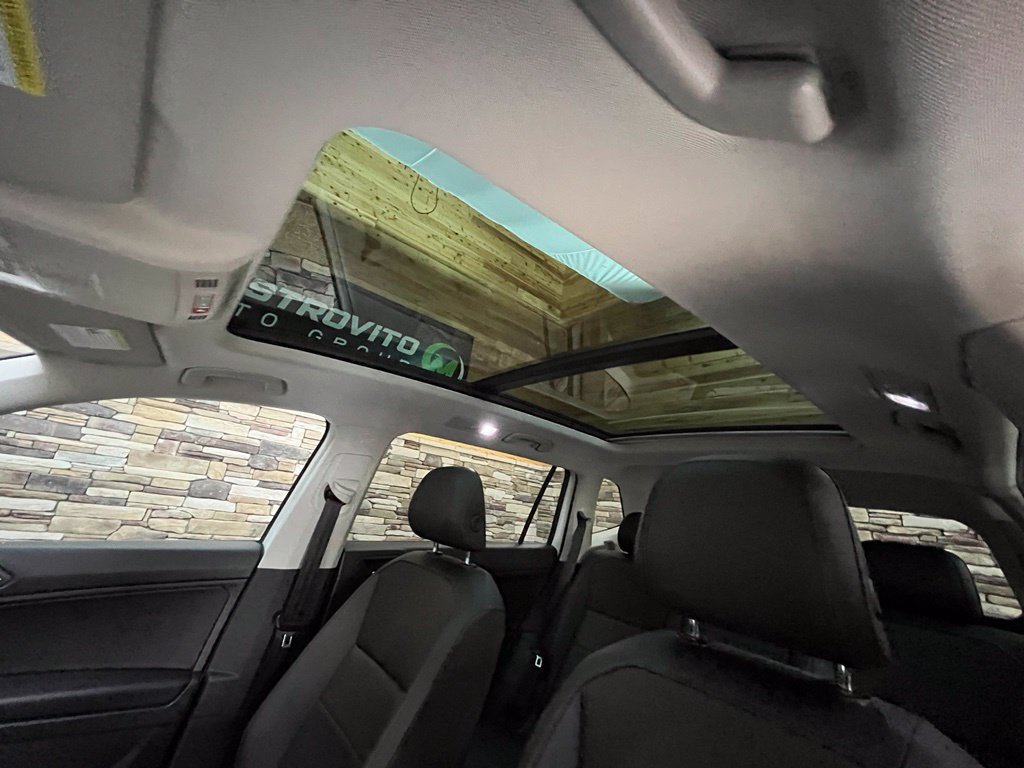 Used 2020 Volkswagen Tiguan SE w/ Panoramic Sunroof Package AWD/4WD image 35