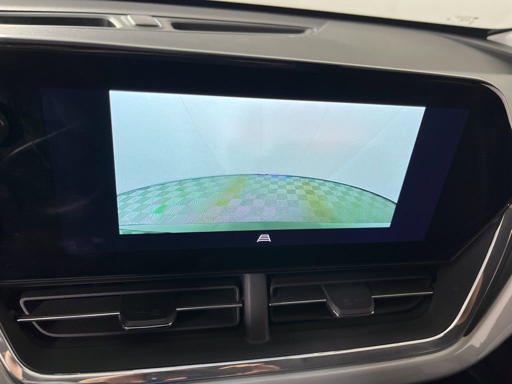 Certified 2025 Chevrolet Trax LT image 30