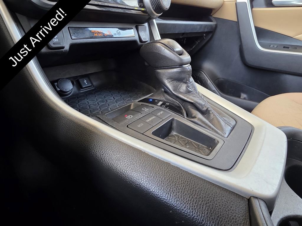 Used 2021 Toyota RAV4 XLE w/ Convenience Package FWD image 21