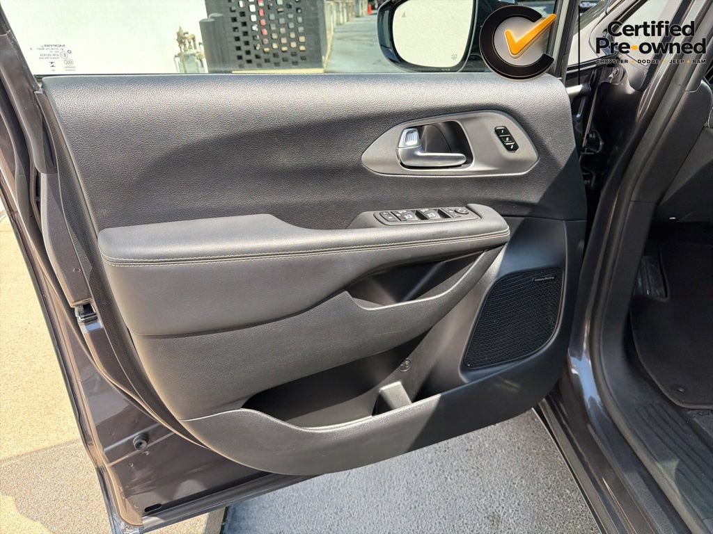 Certified 2023 Chrysler Pacifica Limited w/ Uconnect Theater Family Group AWD/4WD image 60