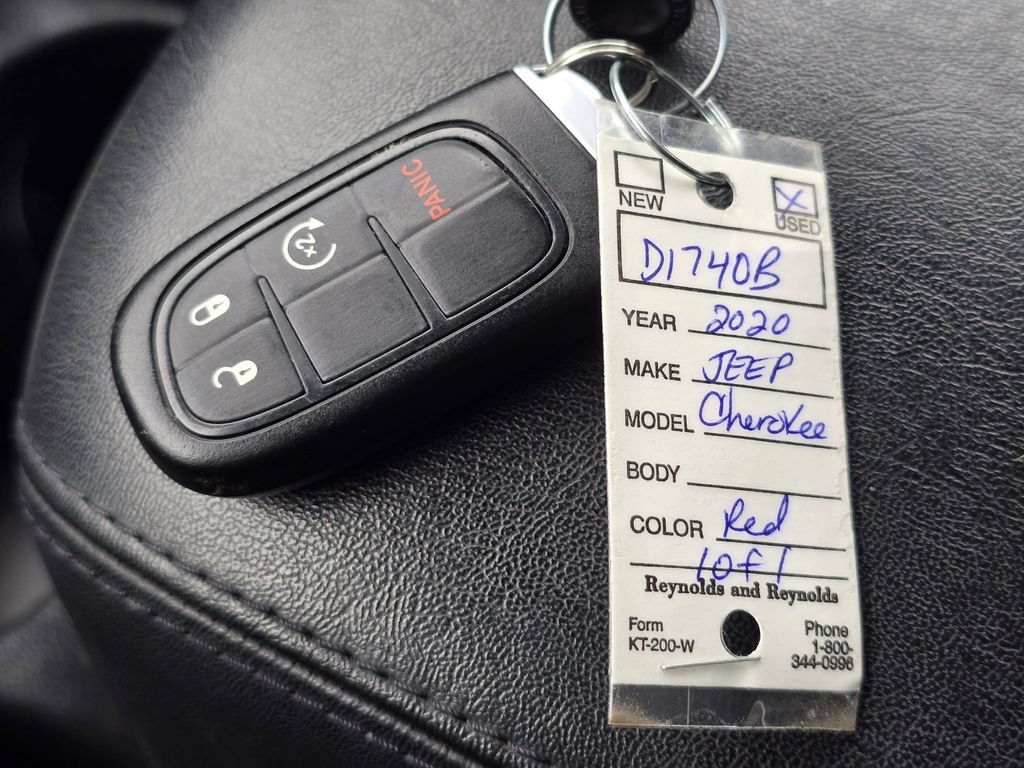 Used 2020 Jeep Cherokee Latitude Plus AWD/4WD image 36