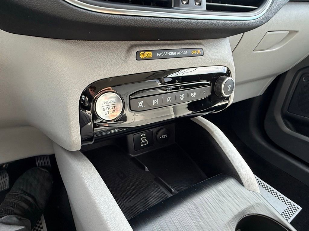 Used 2024 Ford Escape Platinum AWD/4WD image 25