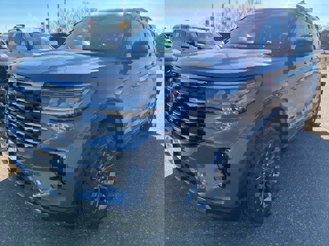 New 2026 Ford Explorer Active w/ Active Comfort Package image 2