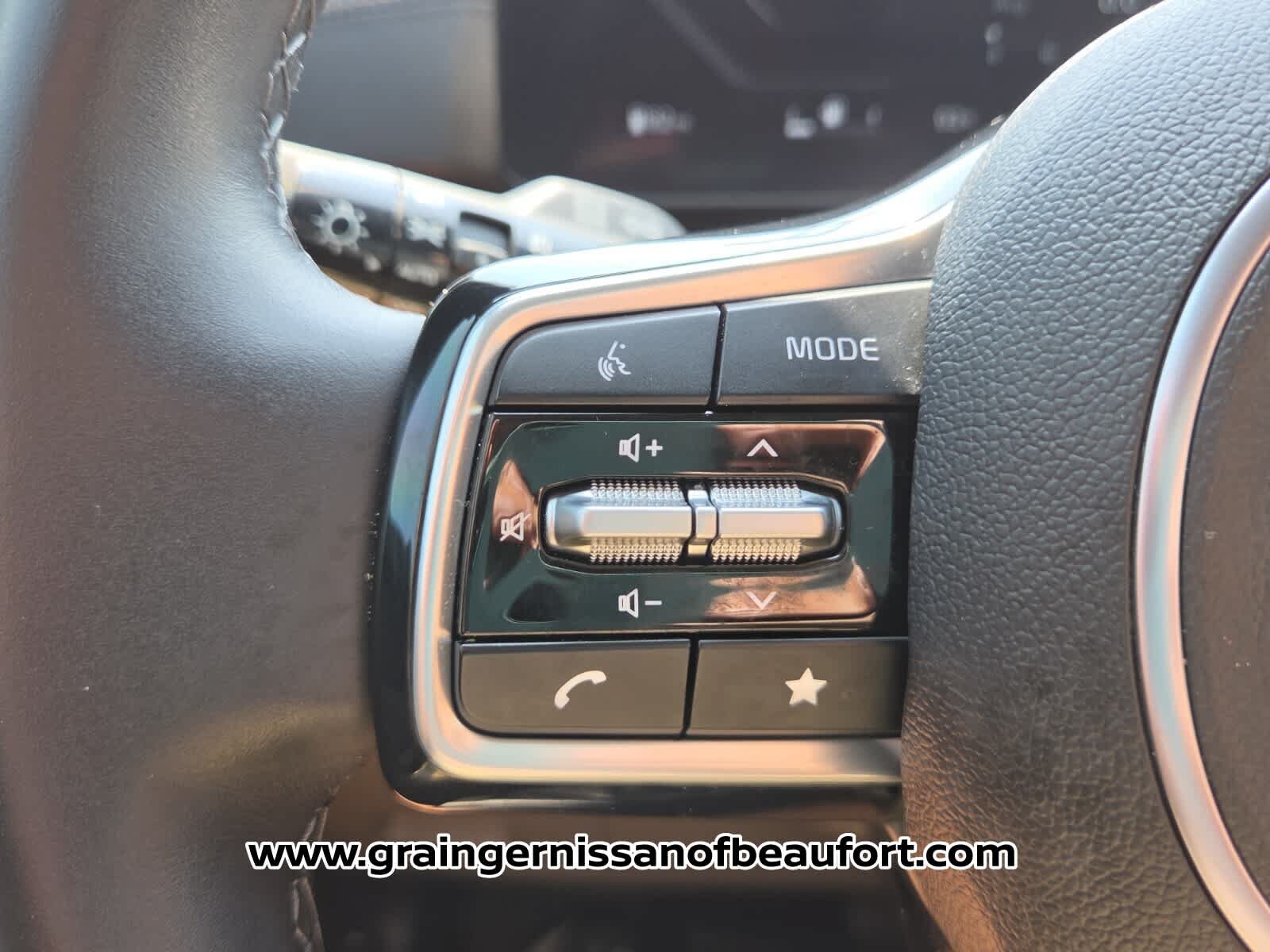 Used 2025 Kia Carnival SX FWD image 12