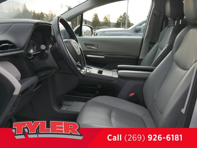 Used 2024 Toyota Sienna XLE FWD image 37