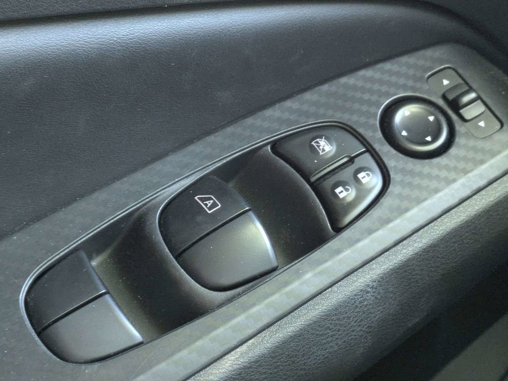 Used 2025 Nissan Altima 2.5 SV FWD image 21