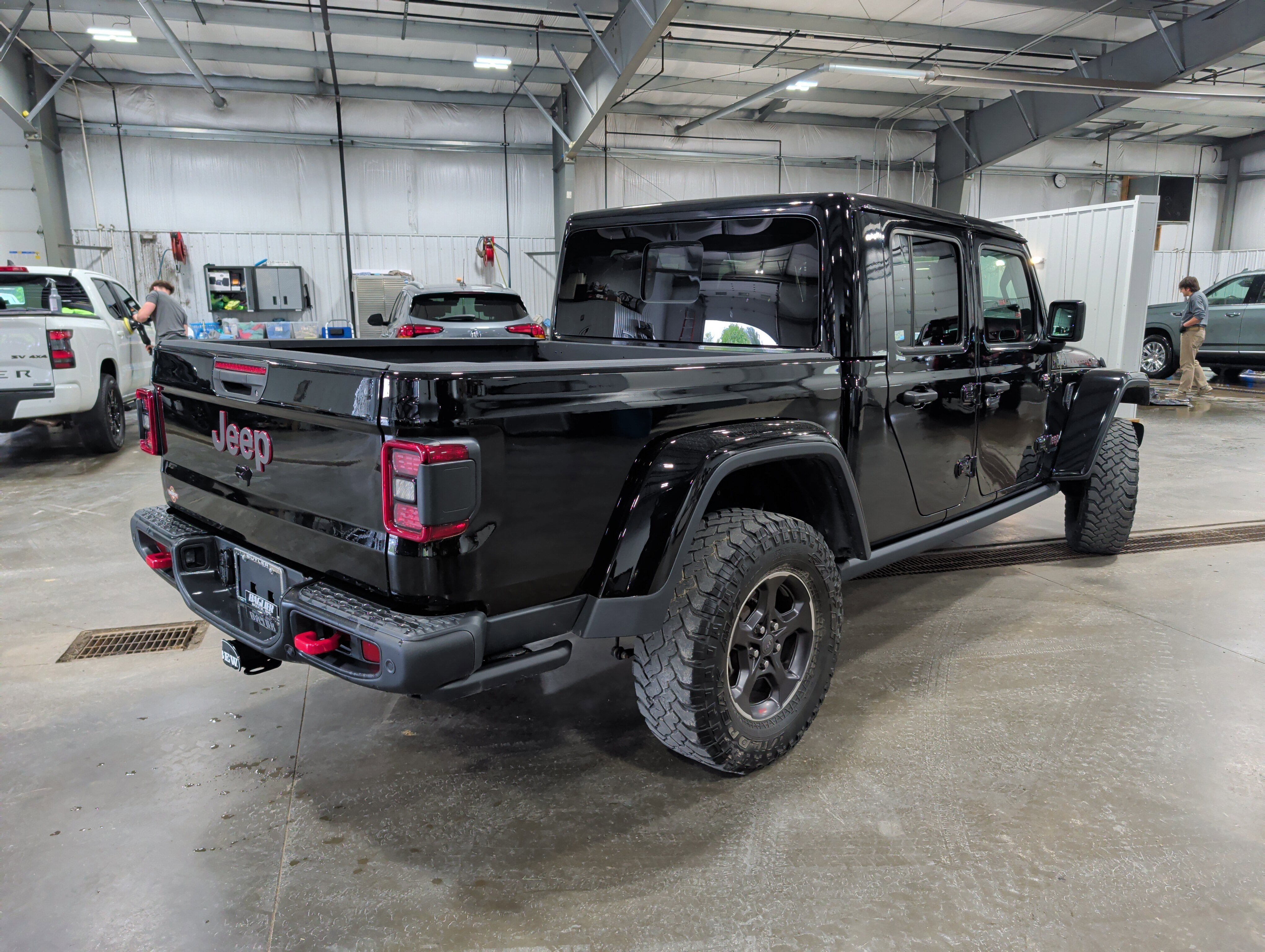 Used 2021 Jeep Gladiator Rubicon AWD/4WD image 3