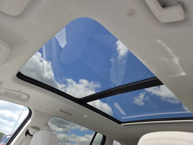 New 2026 Buick Enclave Avenir w/ Super Cruise Package FWD image 3