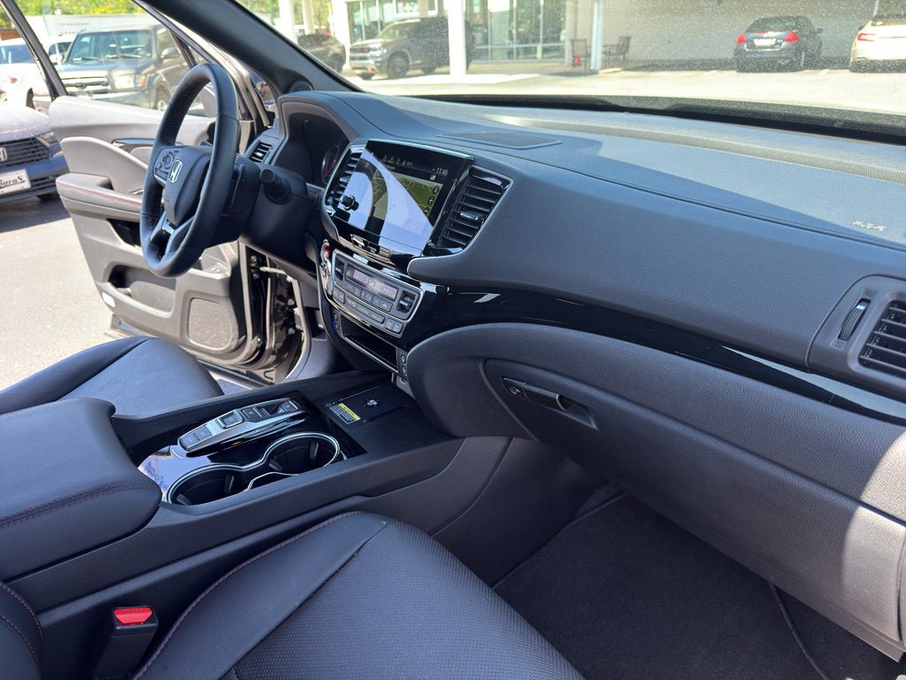 Used 2025 Honda Passport Black Edition image 29