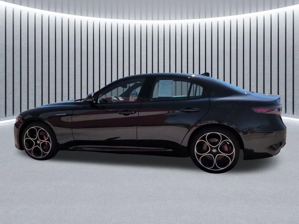 Used 2024 Alfa Romeo Giulia Veloce AWD/4WD image 14