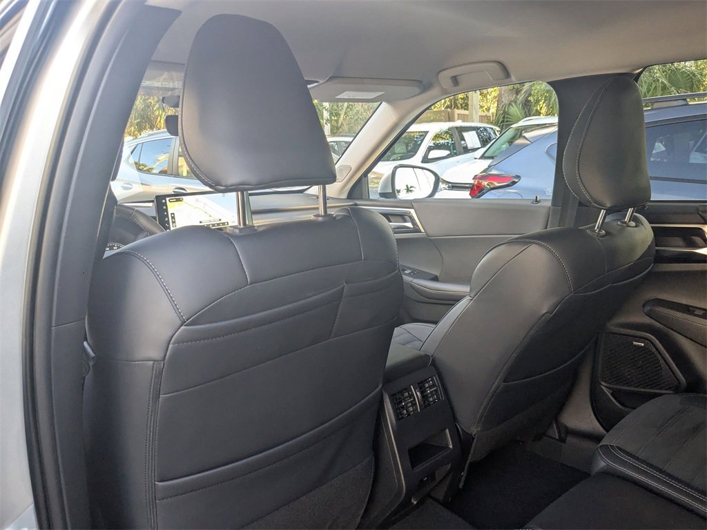 Used 2025 Mitsubishi Outlander SE image 23