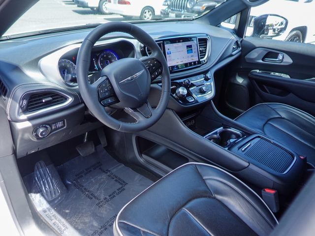 Used 2025 Chrysler Pacifica Limited FWD image 11